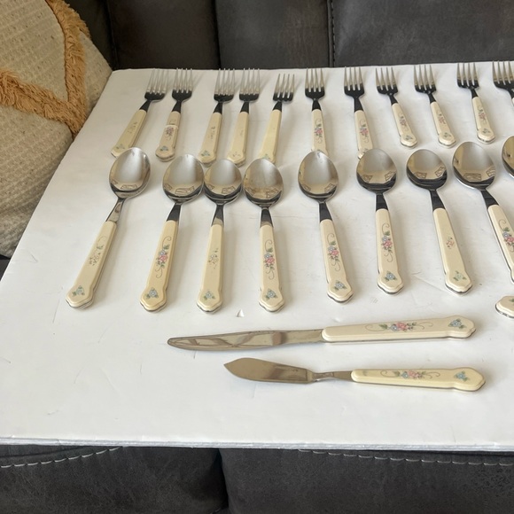 Vintage Pfaltzgraff Tea Rose Flatware Set 47 Pieces - Forks Knives Spoons - Picture 3 of 6